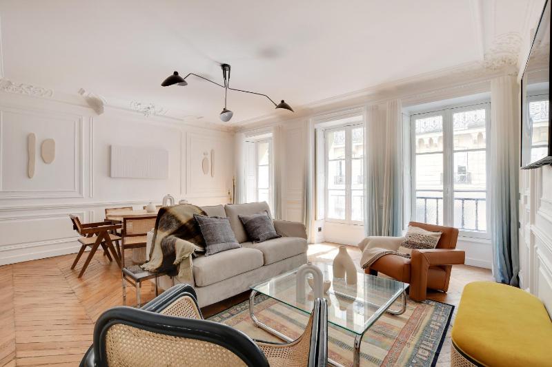 Luxurious Haussmannian apartment 3BR8P Saint Germain — отзывы гостей и цены