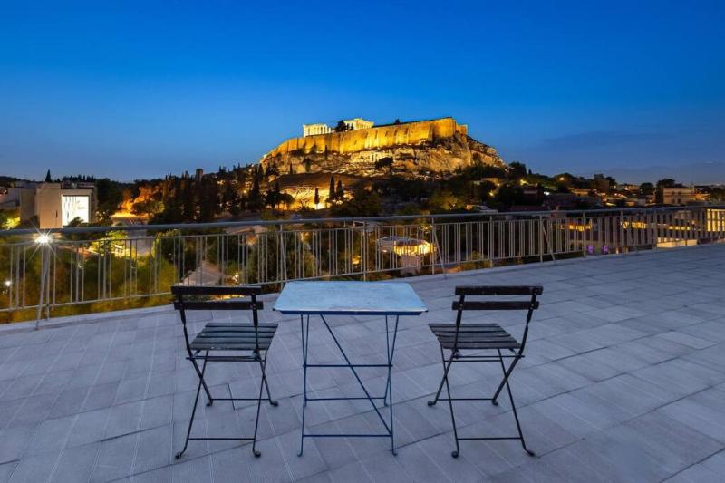 Acropolis Stylish 2BR Apartment - Center of Athens — отель с удобным расположением в Афины