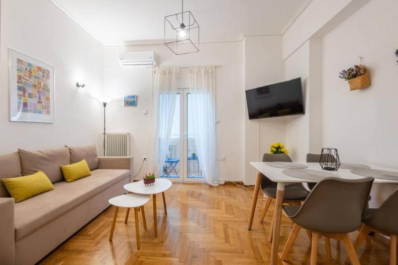 Roubnb Acropolis Museum 1BD Apt — отель с удобствами в Афины