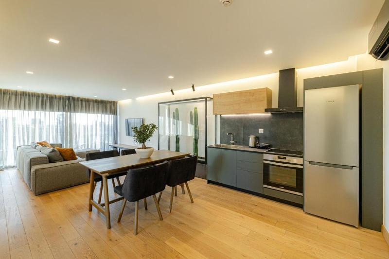 Earth Boutique Apartments next to Stavros Niarchos — забронировать отель в Афины