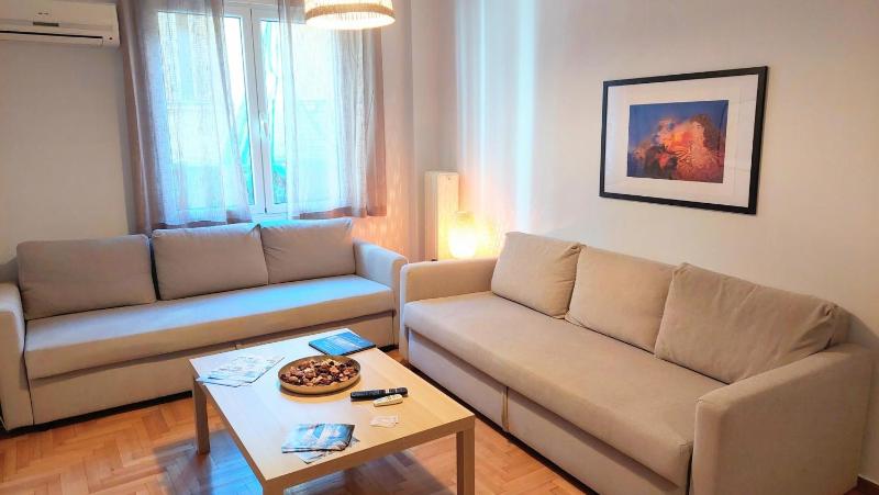 Cozy apartment in Plaka — забронировать отель в Афины
