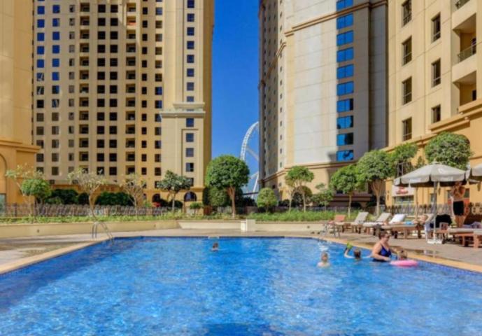 HiGuests - Fancy 1BR Apt With Aerial Marina Views in JBR — отель с удобным расположением в Дубае
