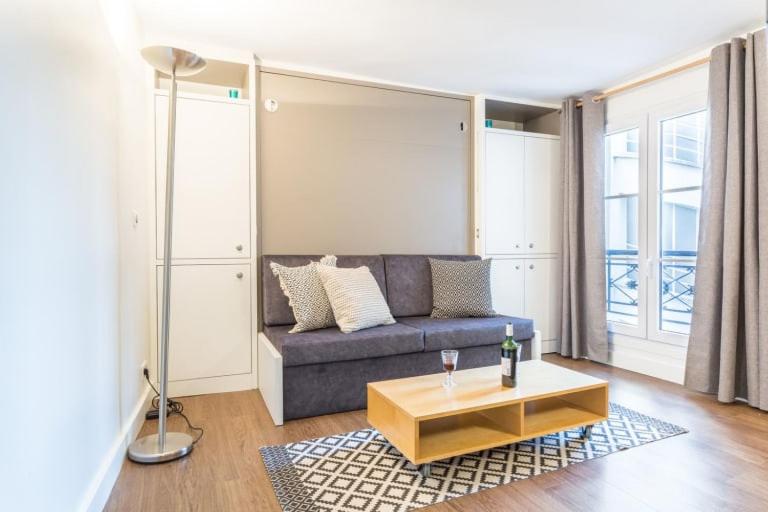 Цены на GuestReady-Designer Studio for 2, close to Louvre! в Париже