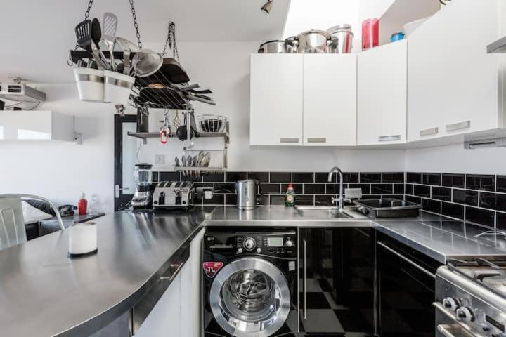 GuestReady - Stylish Skyline views, Central London — отель с удобствами в Лондоне