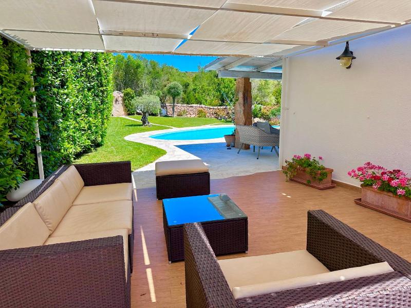 Villa Ibiscus a Cannigione - Oasi con piscina e vista