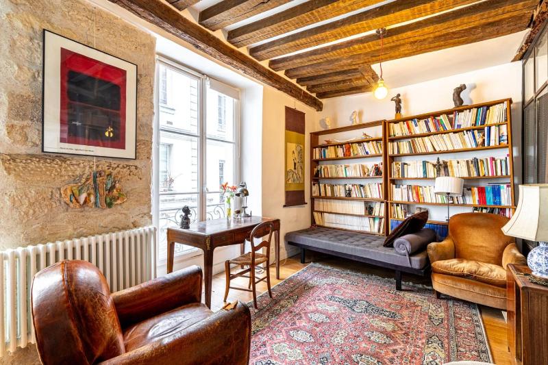 GuestReady - Stone wall stay near Sainte-Chapelle — отель с удобствами в Париже