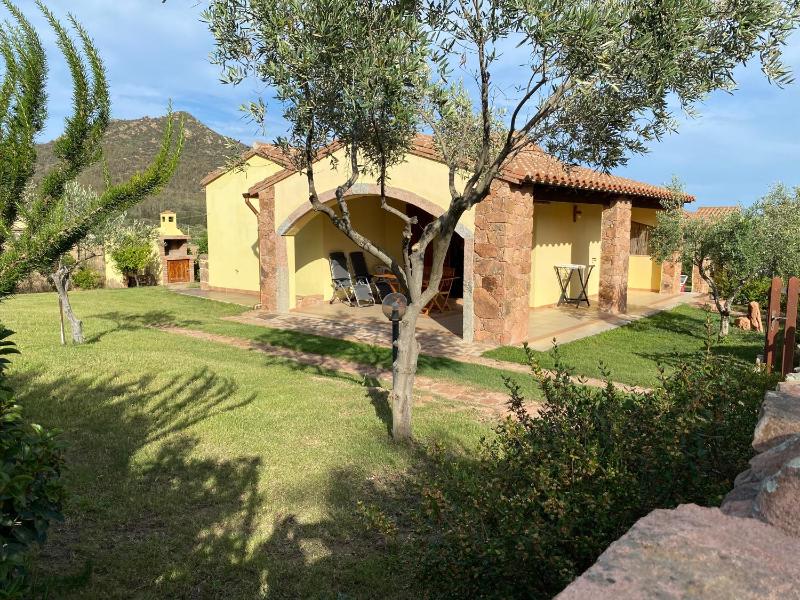 Villa Marta a Castiadas - Lussuosa Villa con Vista Montagna