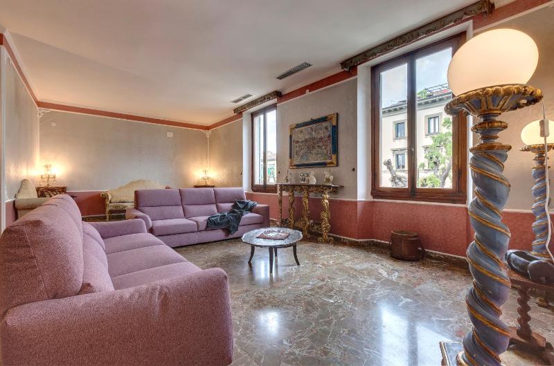 Mamo Florence - Fiorenza Historical Apartment — отель с удобствами в Флоренции