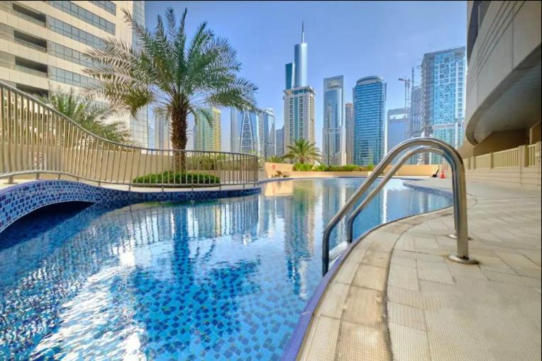 Marco Polo - 1BR in Dubai Marina, Near Beach, Metro & Tram — комфортный отель в Дубае