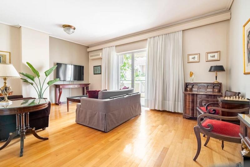 Цены на Thissio Aurora - Vintage Apartment в Афины