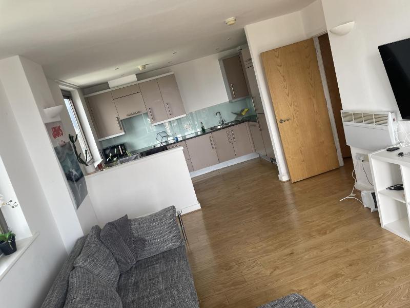 Цены на Whitechapel Two Bedroom Luxury Apartment - Free Private Parking - City Views в Лондоне