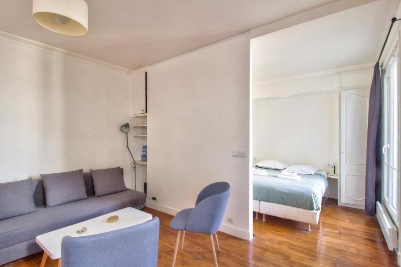 Цены на GuestReady - Nice and Comfortable Apt in the 18th в Париже
