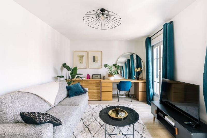 GuestReady - Charming Apartment on the top floor — комфортный отель в Париже