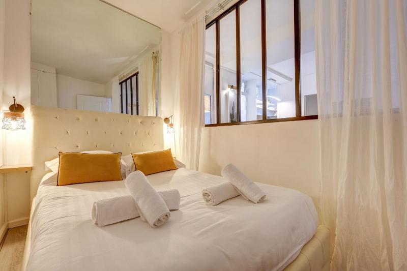 2 bedroom in the heart of Le Marais — отель с удобствами в Париже