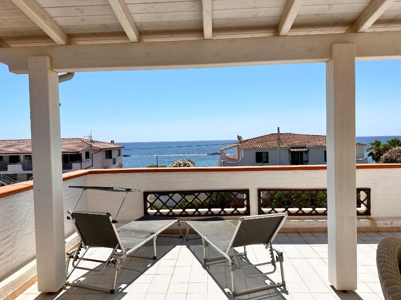 Casa La Magnolia a Porto Columbu - Vista mare mozzafiato
