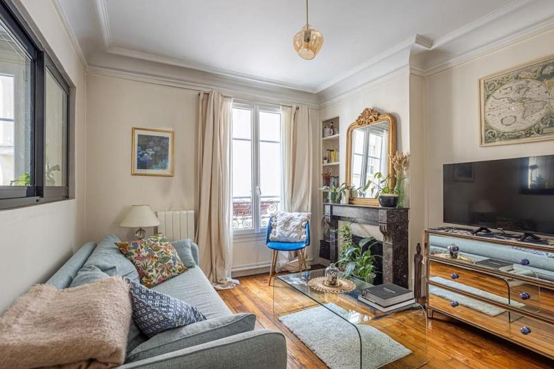 Charming 1 Bedroom - Equipped office, Netflix, Breakfast, Quiet, All Commodities and 2 metros Direct ORLY — забронировать отель в Париже