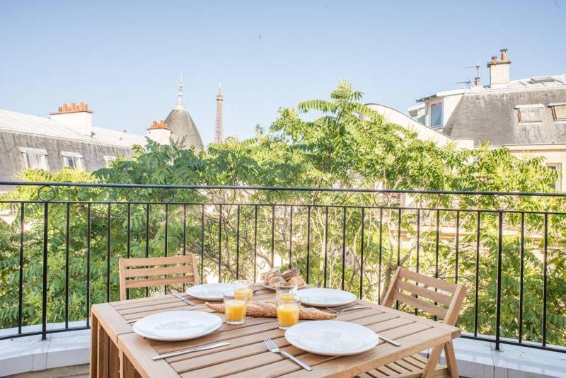 GuestReady - Scenic Eiffel Tower view in 16th Arr. — забронировать отель в Париже