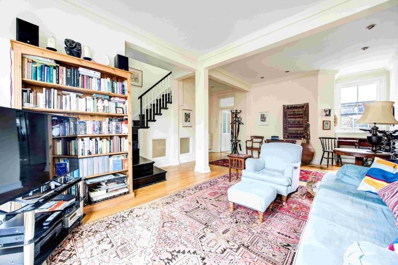 GuestReady - A charming home in Fulham Town — забронировать отель в Лондоне