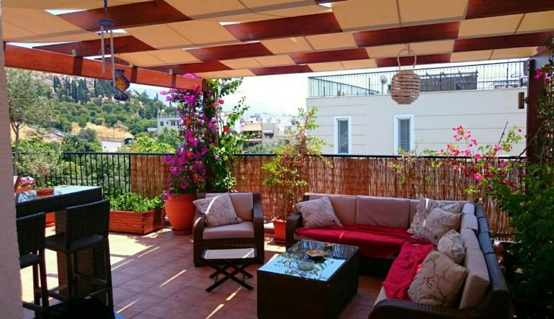 Цены на Cozy apartment in Acropolis with roof garden в Афины