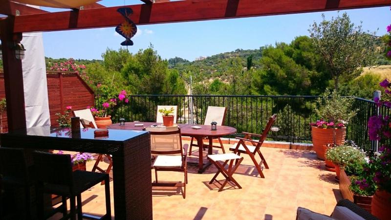 Elegant apartment in Acropolis with roof garden — отзывы гостей и цены