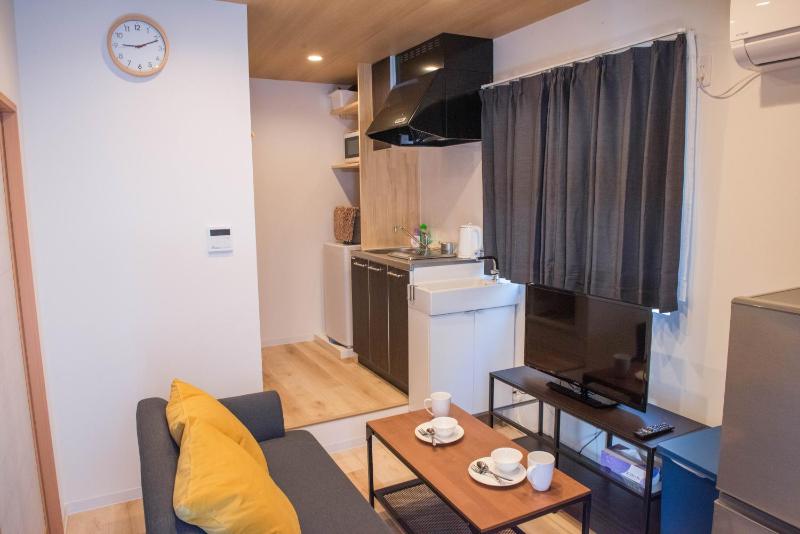 HollyResidence Osaka Imamiya Hanazno 4ppl NambaUSJ holly201 — отель с удобствами в Осаке