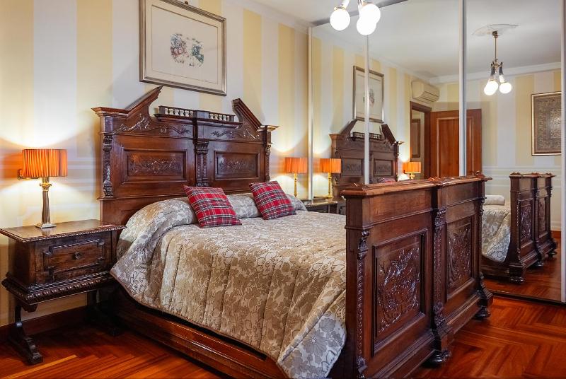 Regal House Roma Navigatori 23 — отель в Риме, Италия