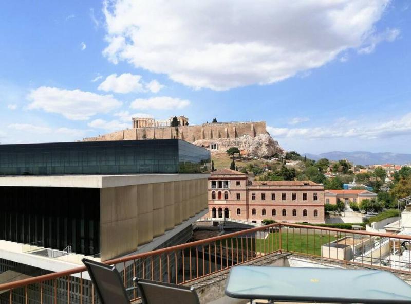 Acropolis museum grand apartment — отель с удобствами в Афины