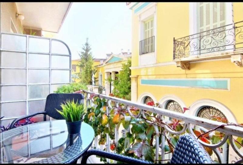 Magnificent apartment in Plaka — отель с удобствами в Афины