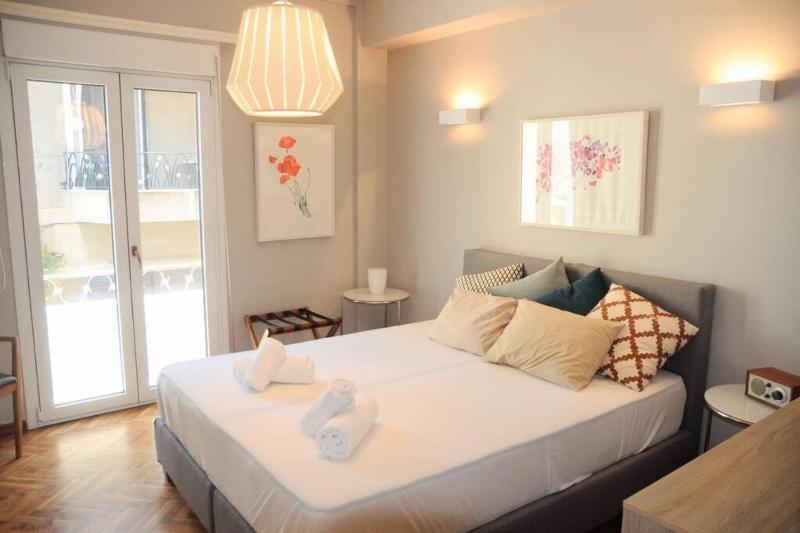 Lovely apartment in Plaka — забронировать отель в Афины
