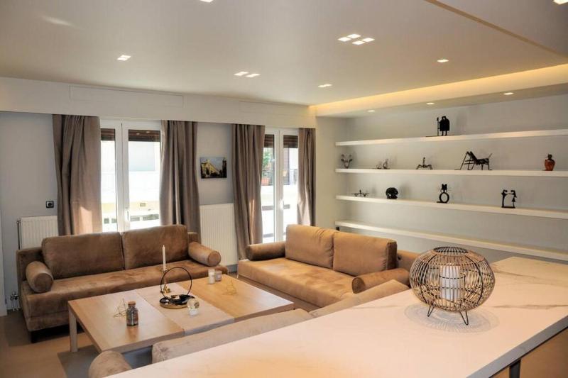Luxurious apartment in Acropolis — отель с удобным расположением в Афины