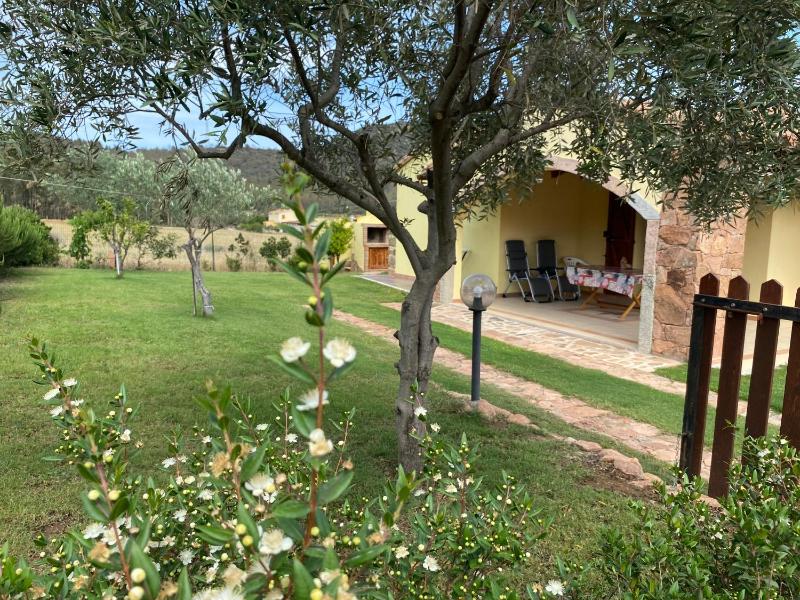 Villa Marta a Castiadas - Lussuosa Villa con Vista Montagna