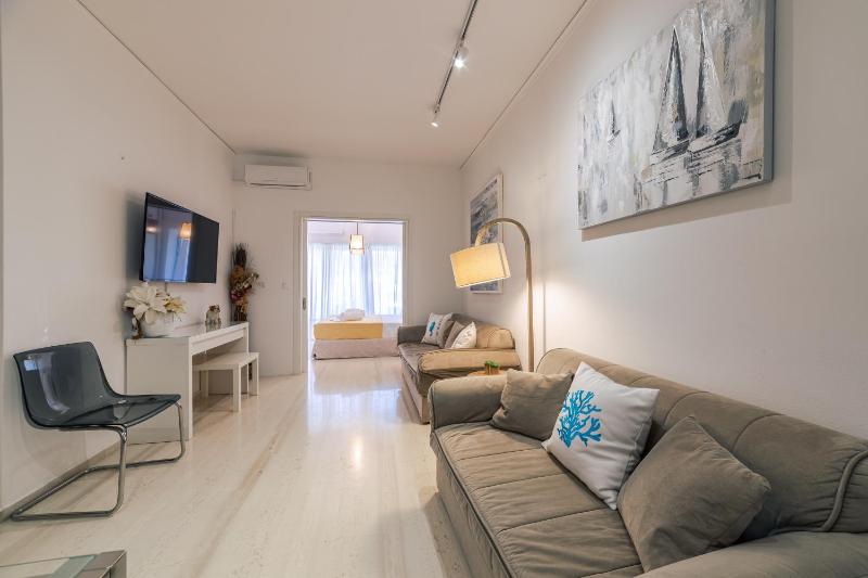 L'appartement blanc dans le centre de Glyfada — комфортный отель в Афины