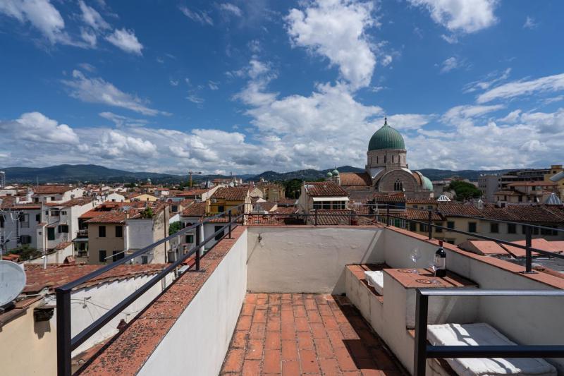 Puccini Apartment With Terrace — забронировать отель в Флоренции
