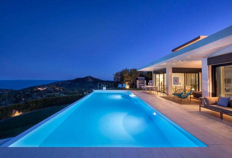 Villa Marita a Chia - Lussuosa villa con piscina
