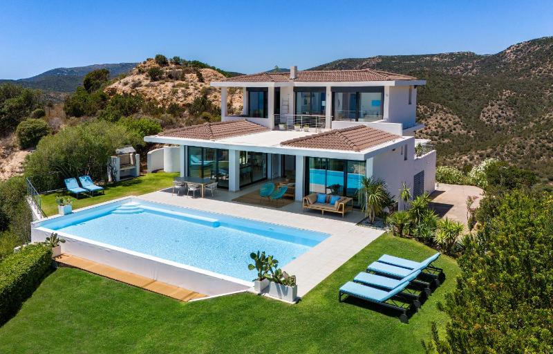 Villa Marita a Chia - Lussuosa villa con piscina