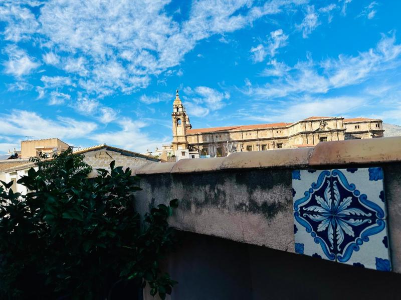 Terrazza Rosa Bianca — забронировать отель в Палермо