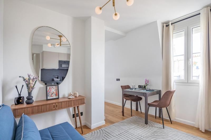 Luxurious flat in the center — отель с удобным расположением в Париже