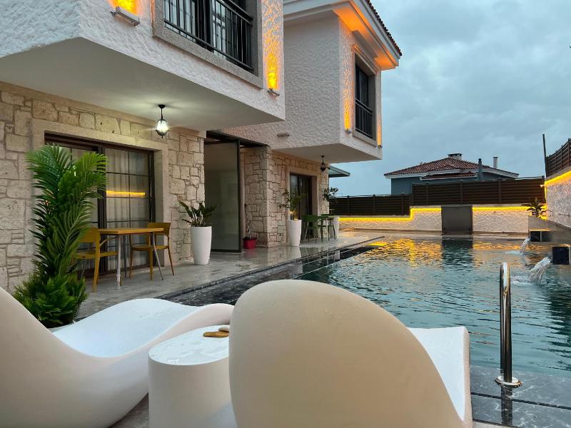 Olea Alacati Tas Konak 2+1 Villa A2 incir — отель с удобствами в Чешме