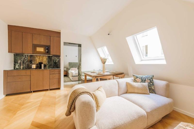 Luxurious apartment in the heart of Paris 1BDR — отель с удобствами в Париже