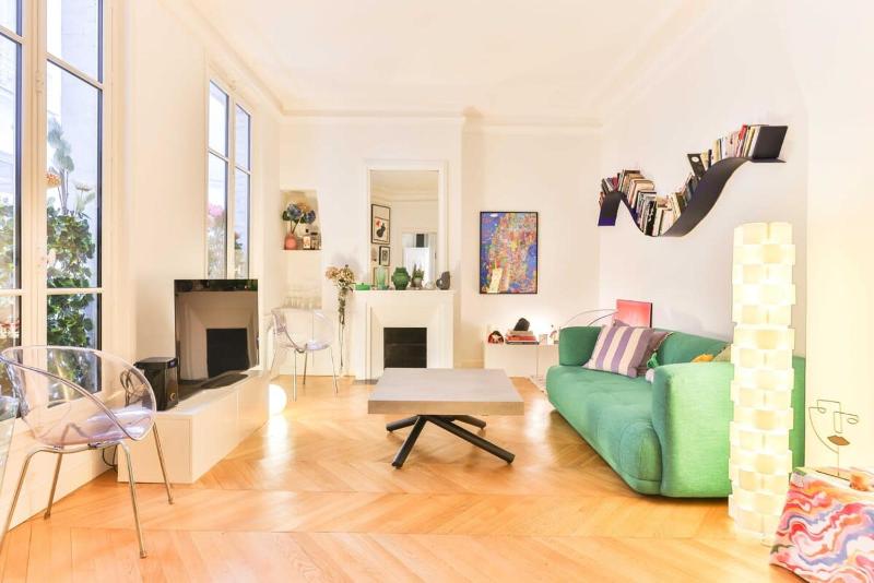 Beautiful apt in the heart of the Golden Triangle — комфортный отель в Париже