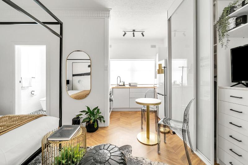 Beachfront Luxury Studio in Bondi Beach — забронировать отель в Сиднее