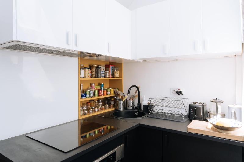 Cosy Studio Apartment for 2 — комфортный отель в Париже