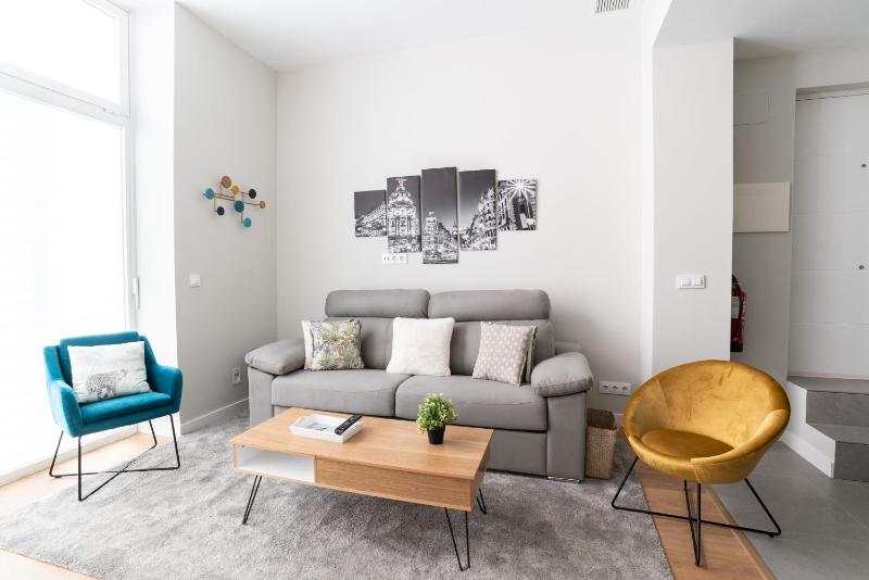 Цены на Bright and Airy 2 Bedroom Apartment in Madrid в Мадриде