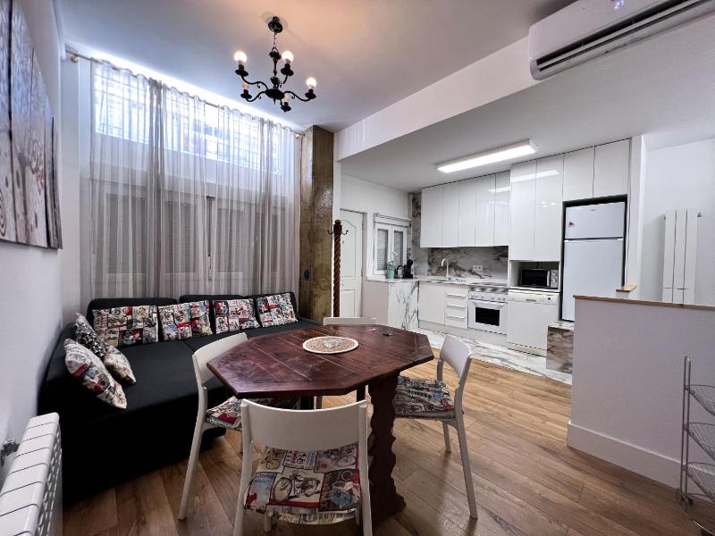 Comfy apt for 9 in Las Ventas — отель в Мадриде, Испания