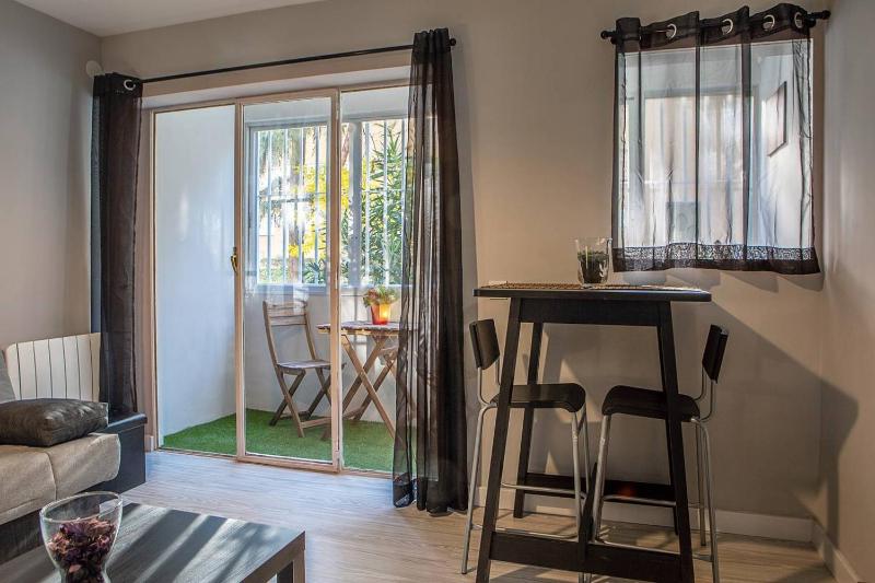 Lovely 3 Bedroom Apartment next to Fuencarral — отзывы гостей и цены