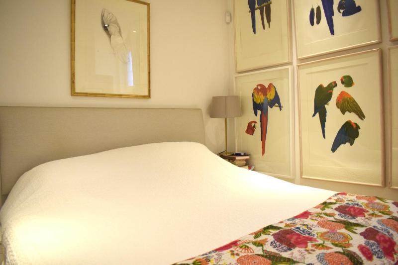 Chic 1BD Flat - 11mins to Holland Park Kensington — комфортный отель в Лондоне