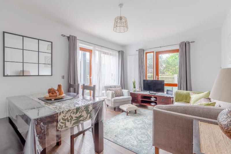 Inviting & Spacious 3BD Flat - Shadwell — отзывы гостей и цены