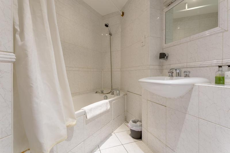 Цены на Large & Central 2BD Flat - Tower Hill в Лондоне