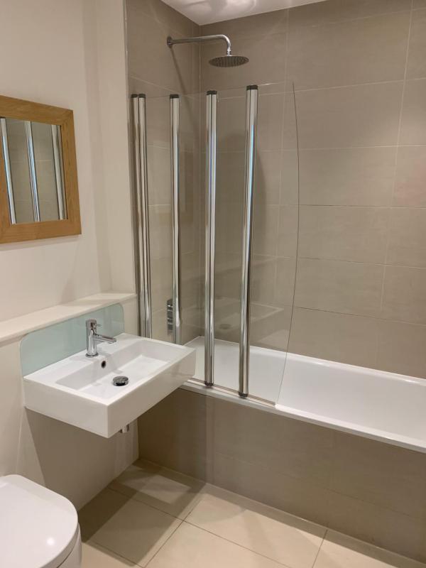 Spacious and Central 3 Bedroom House in Paddington — забронировать отель в Лондоне