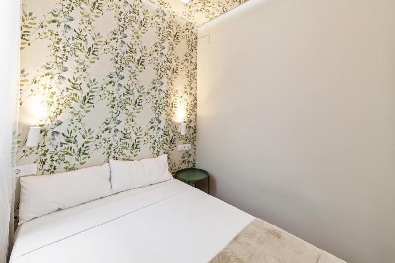 Spacious 3 Bedroom Apartment in Centro — забронировать отель в Мадриде
